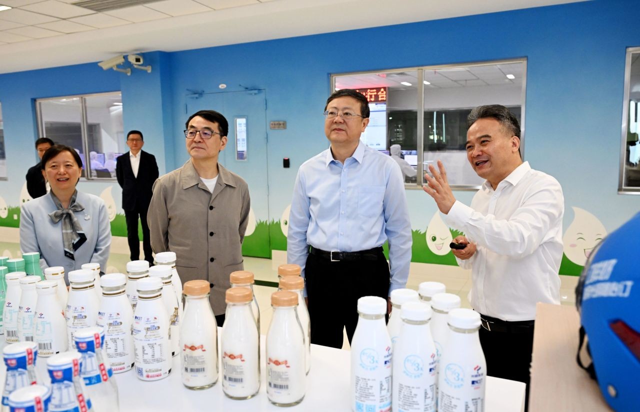 市委書記陳吉寧調(diào)研光明食品集團(tuán)